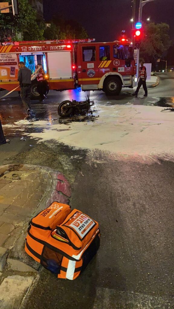 רוכב אופנוע נפצע בינוני בתאונה ברחוב הרצל בראשון לציון