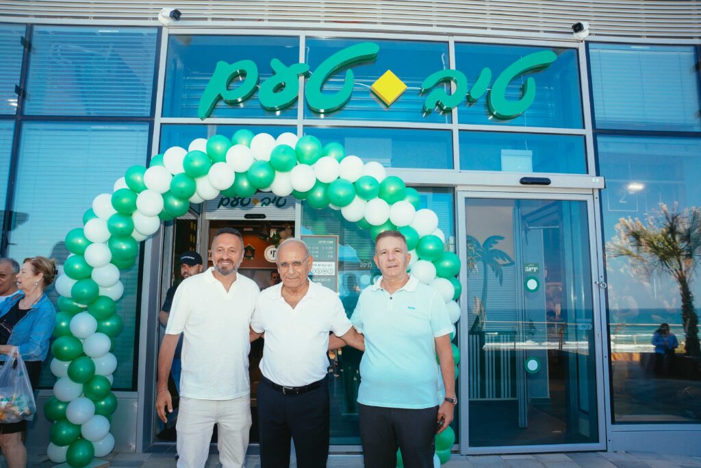 מימין- עוד בינימין רבה, חגי שלום, פרדי אינסאז צילום אייל אפרתי (2)