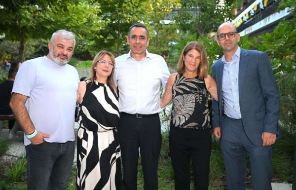 בנק דיסקונט העניק 200 מלגות לסטודנטים חלקם לזכרה של ספיר בילמס ז"ל, עובדת דיסקונט שנרצחה במסיבת הנובה וגדלה בראשון לציון