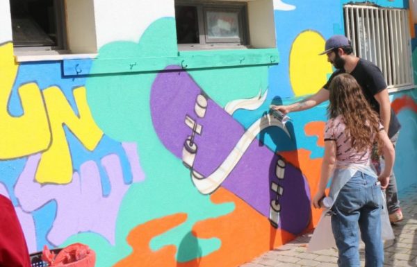 מיזם “נוער מצייר עתיד” הגיע לראשון לציון: עשרות בני נוער ציירו גרפיטי מיוחד ברוח תקומת ישראל לאחר אירועי ה-7 באוקטובר