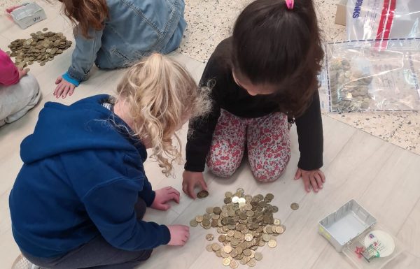 הילדים יאספו מטבעות של 10 אג’ ועל ידי הברינקס יועברו לתרומות