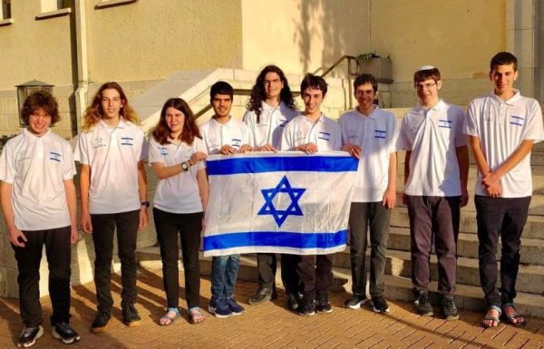 אביב תבור תלמיד מראשון לציון זכה יחד עם נבחרת ישראל בתחרות בינלאומית במתמטיקה