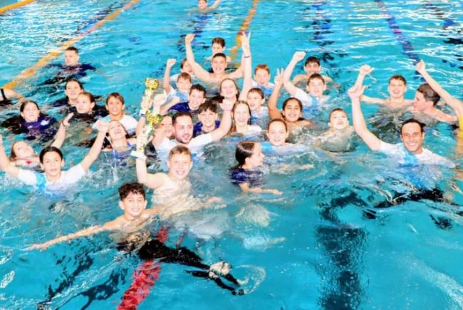 מכבי ראשון לציון SEALS במקום הראשון באליפות ארנה בשחייה