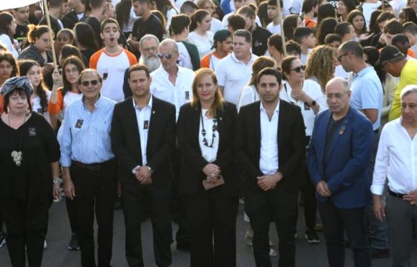 עיריית ראשון לציון קיימה הערב (רביעי) את צעדת “צועדים וזוכרים” המסורתית יחד עם נציגים של תנועות הנוער בעיר לרגל יום השואה