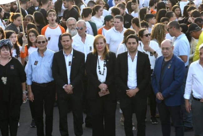 עיריית ראשון לציון קיימה הערב (רביעי) את צעדת “צועדים וזוכרים” המסורתית יחד עם נציגים של תנועות הנוער בעיר לרגל יום השואה
