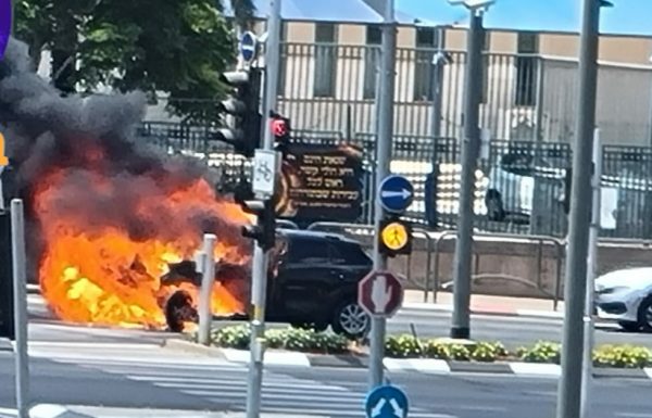 שריפת רכב ברחוב ההסתדרות/התקומה בראשון לציון