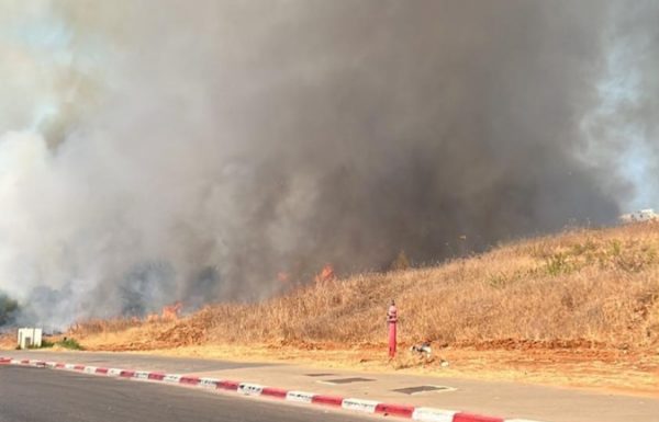 שריפה גדולה משתוללת ברחוב תש"ח בראשון לציון