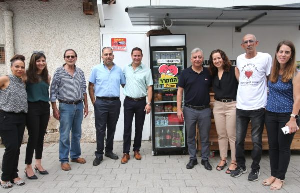 מקרר חברתי לתושבים שזקוקים למזון בראשון לציון