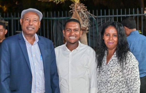 מזווית אישית: הפעילה החברתית יקבה אלנה יחד עם אלפי מבני העדה האתיופית תומכים במועמד הליכוד מראשט סלילך