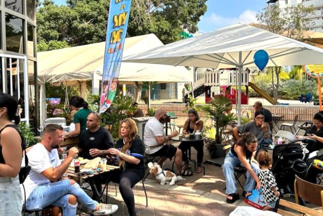 ״היום הראשון של אבא ואמא בגן הילדים״: עיריית ראשון לציון תעניק גם השנה ליווי מקצועי והטבות בבתי קפה ומסעדות להורים בימי ההסתגלות לגן