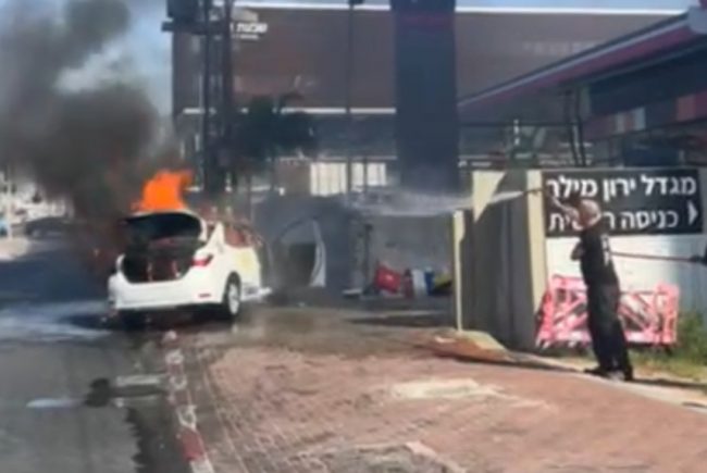 שריפת רכב ברחוב ההגנה בראשון לציון, מצורף סרטון מהזירה