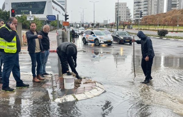 כל הכבוד לעיריית ראשון לציון על היערכותה לקראת מערכת הגשם הנוכחית וזאת בפיקוחו מקרוב של ראש העירייה רז קינסטליך
